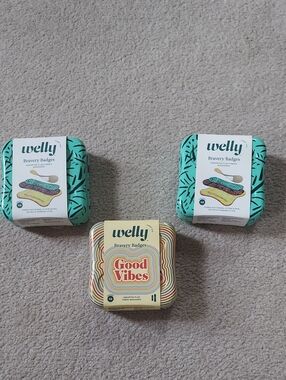 Welly Bravery Badges Bandage Tin - Teal & Good Vibes